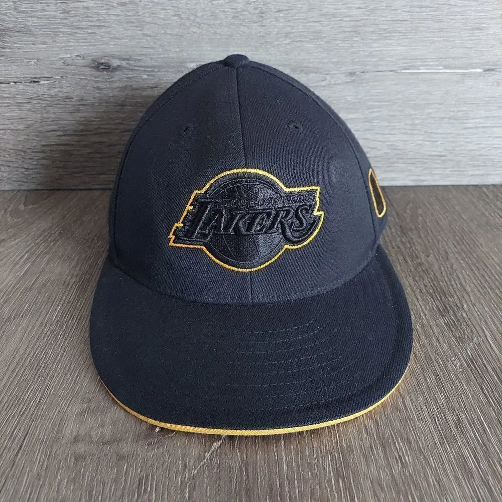 Adidas Los Angeles Lakers 210 Fitted Flex Hat 7 1/4 to 7 5/8 NBA Black